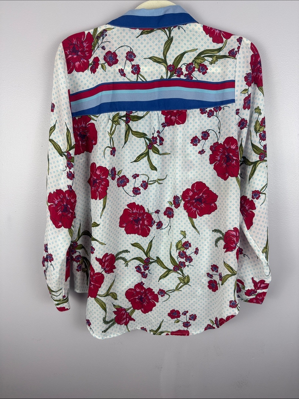 Figueroa & Flower Button-Front Floral Geometric Tie-Hem Medium Shirt Red Floral - Picture 12 of 12